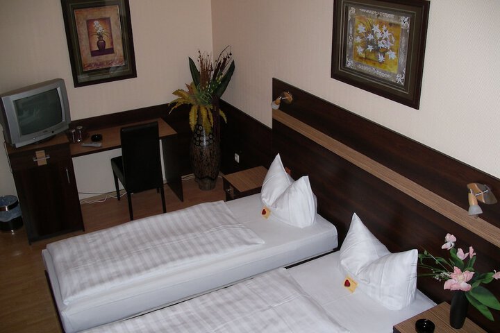 Room 6 of 21