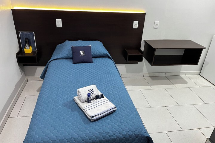 Room 6 of 24