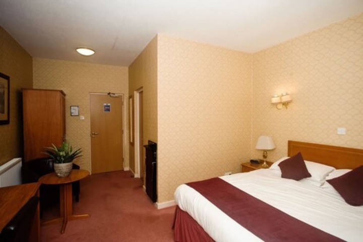 Room 6 of 63