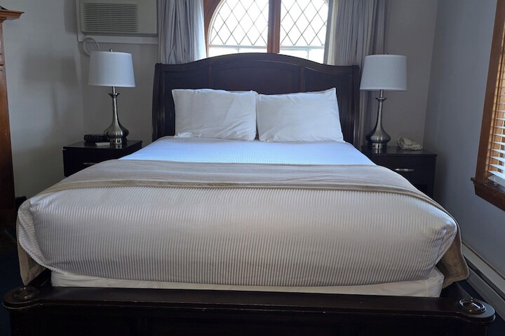 Room 42 of 101