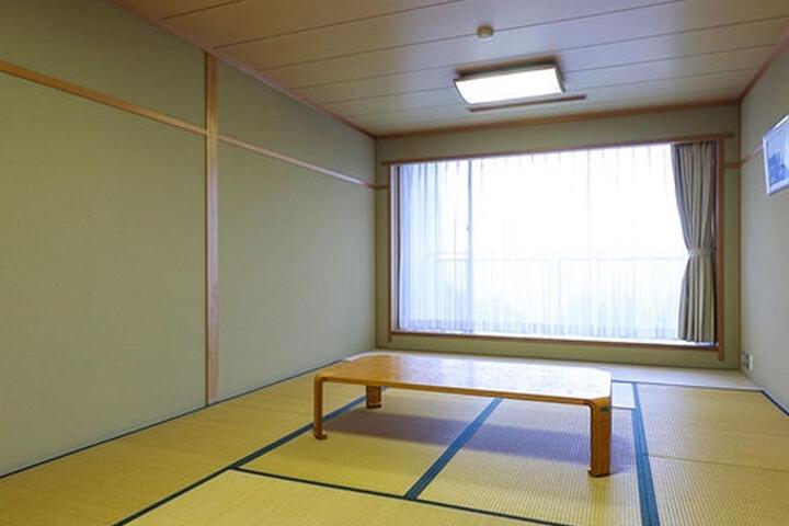 Room 5 of 10
