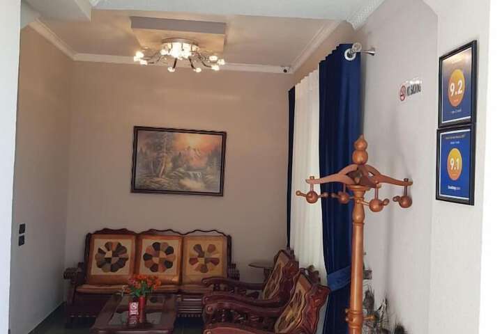 Room 5 of 12