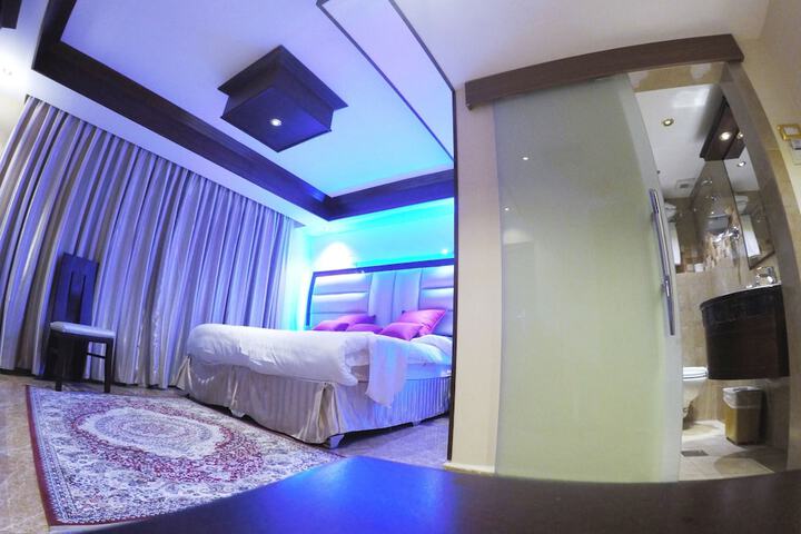 Room 15 of 43
