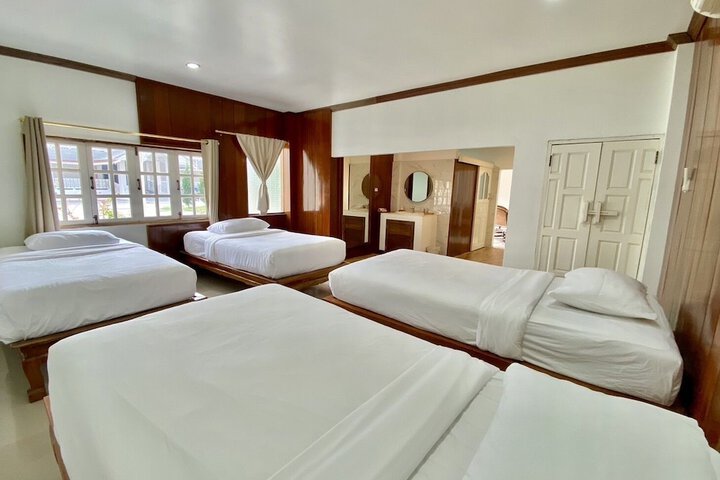 Room 4 of 81