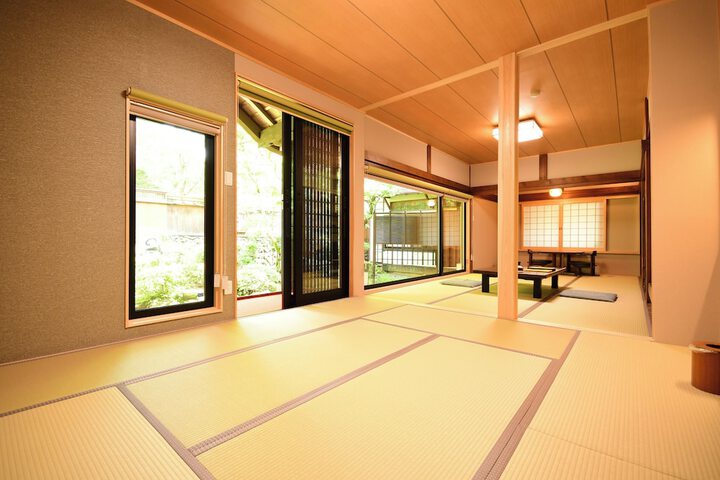 Room 28 of 100