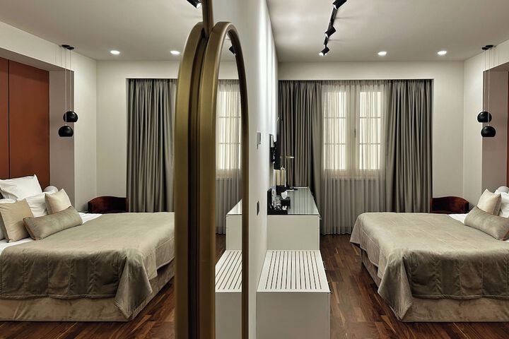 Room 11 of 32