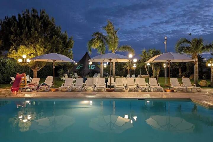 Pool Hotel