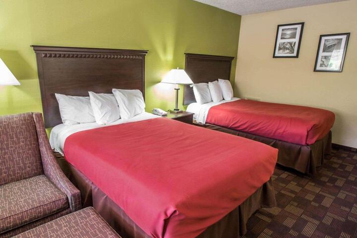 2 Double Beds (4 of 6)