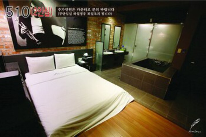 Room 20 of 53