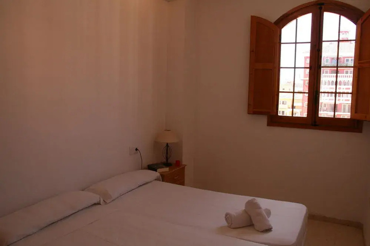 Room 6 of 37