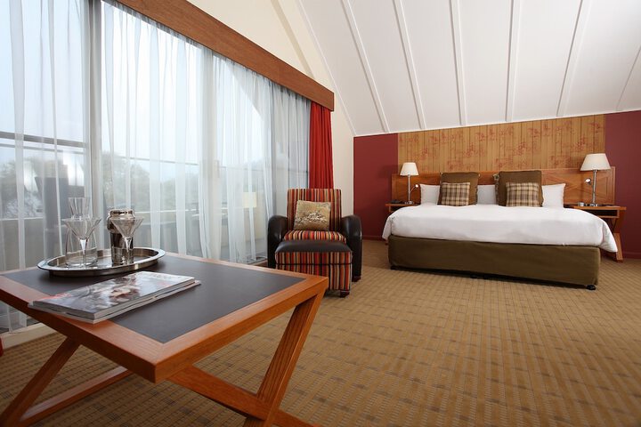 Room 2 of 217