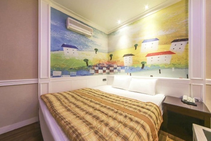 Room 3 of 12