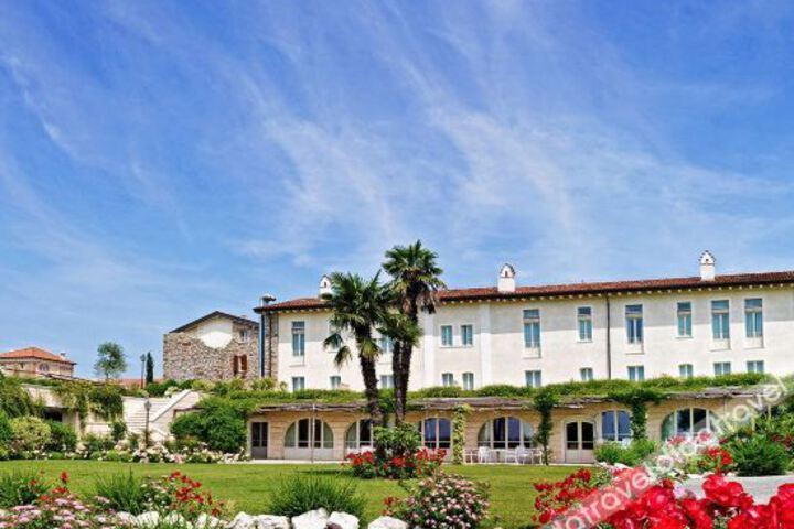 Hotel 10 of 90