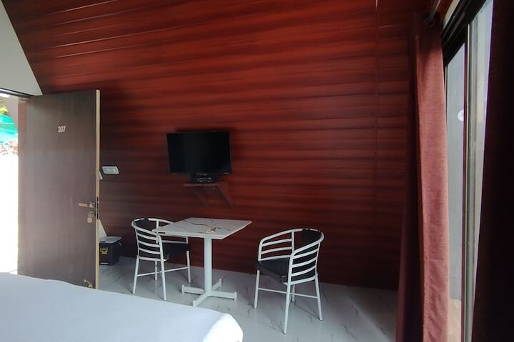 Room 10 of 20