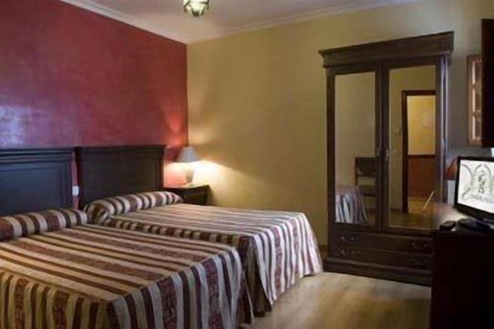Room 8 of 33
