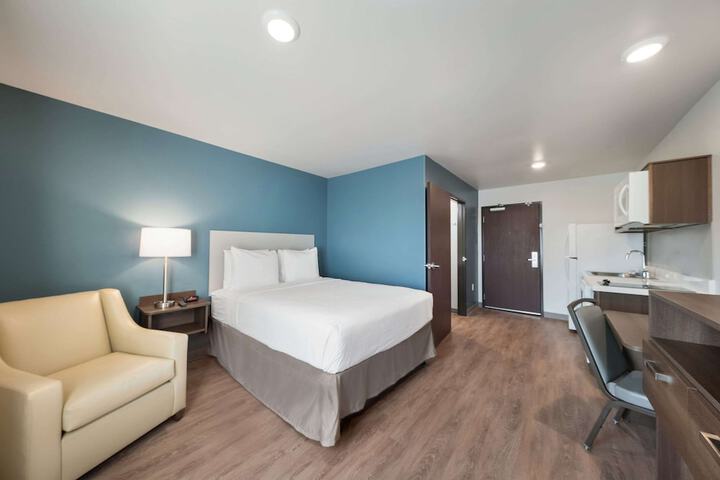 1 Queen Bed (1 of 20)