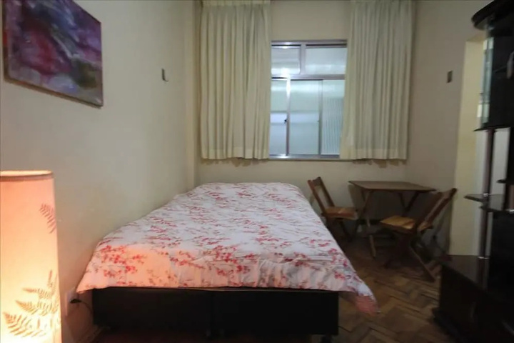 Room 8 of 18