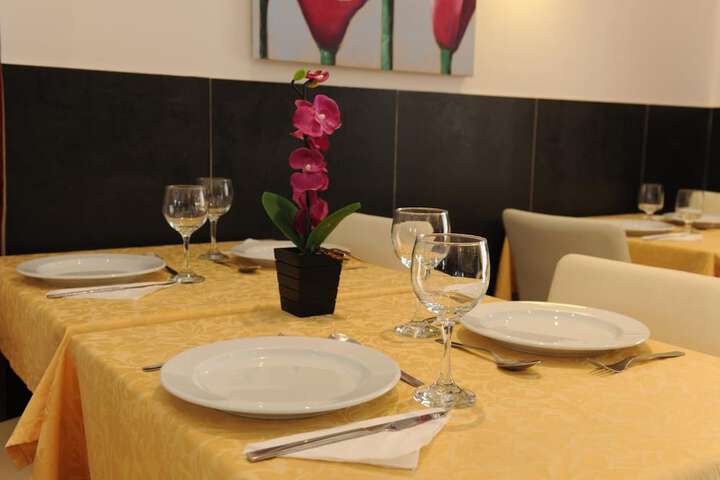 Dining 27 of 38