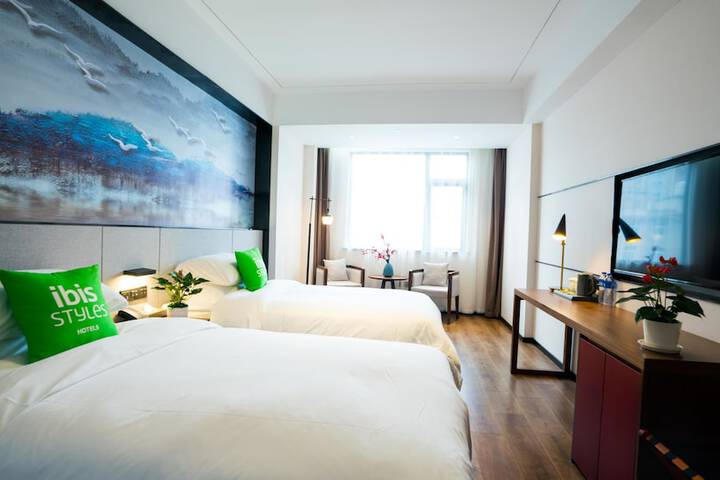 Room 5 of 32