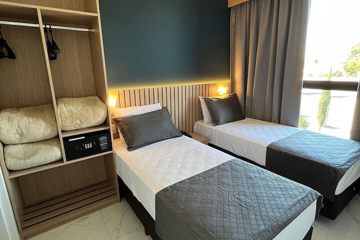 Room 2 of 48