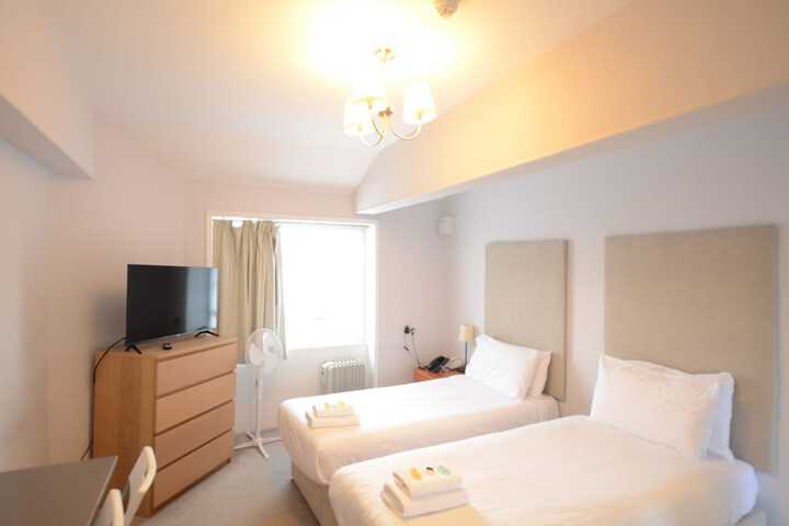 Room 215 of 371