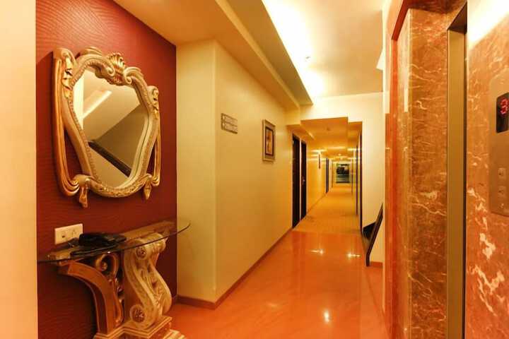 Ballroom/Hall 27 of 30