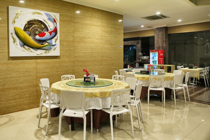 Dining 39 of 61