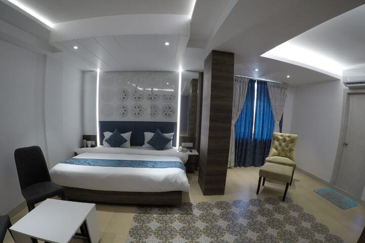 Room 11 of 24