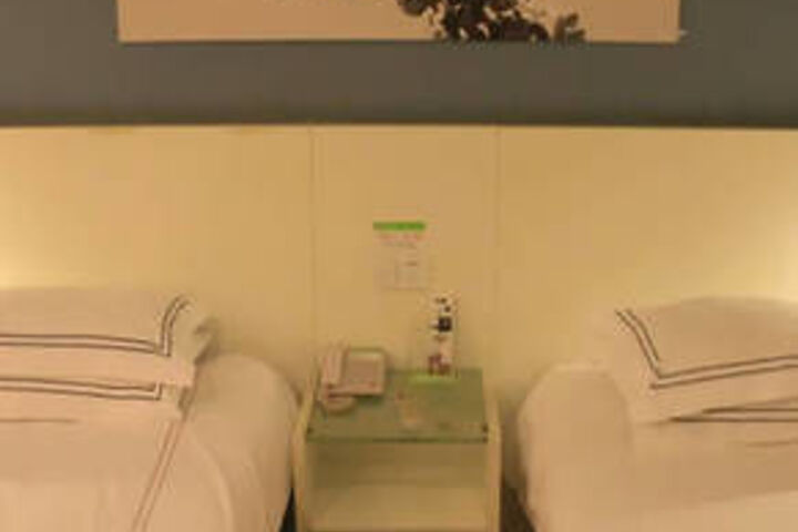 Room 4 of 47