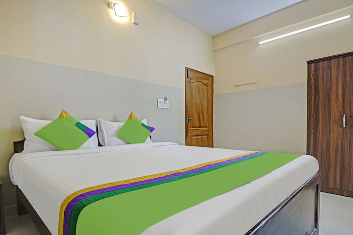 Room 30 of 44
