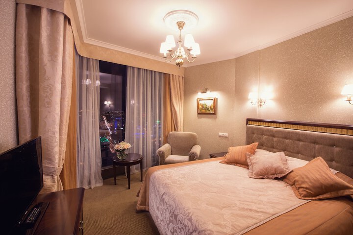 Room 8 of 42