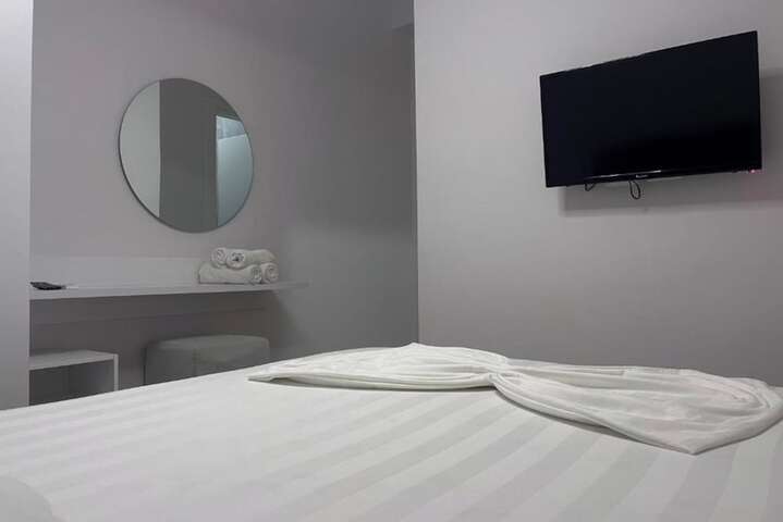 Room 3 of 71
