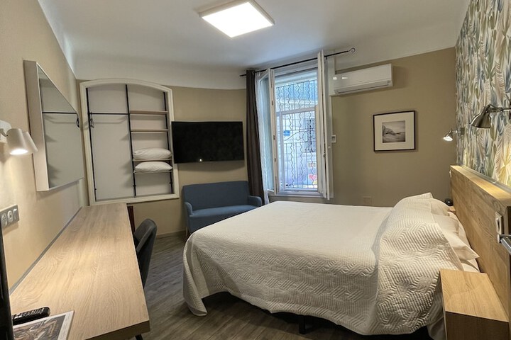 Room 10 of 47