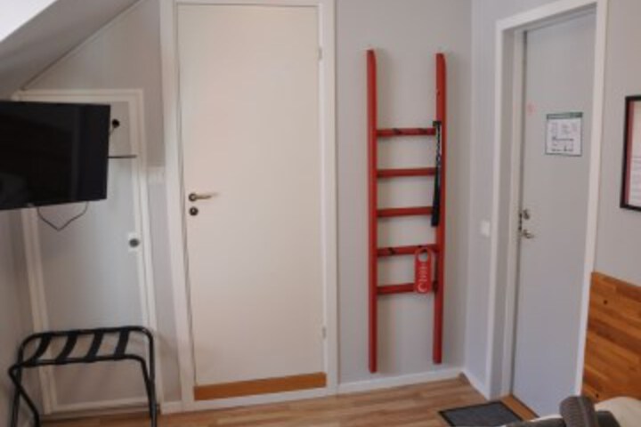 Room 17 of 138