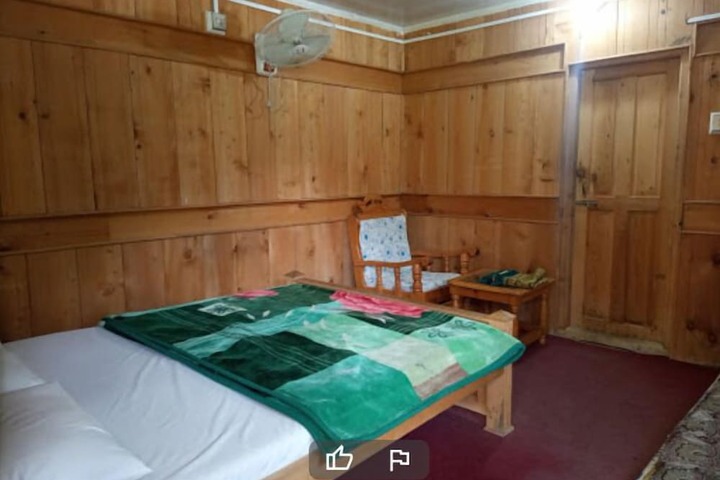 Room 3 of 28