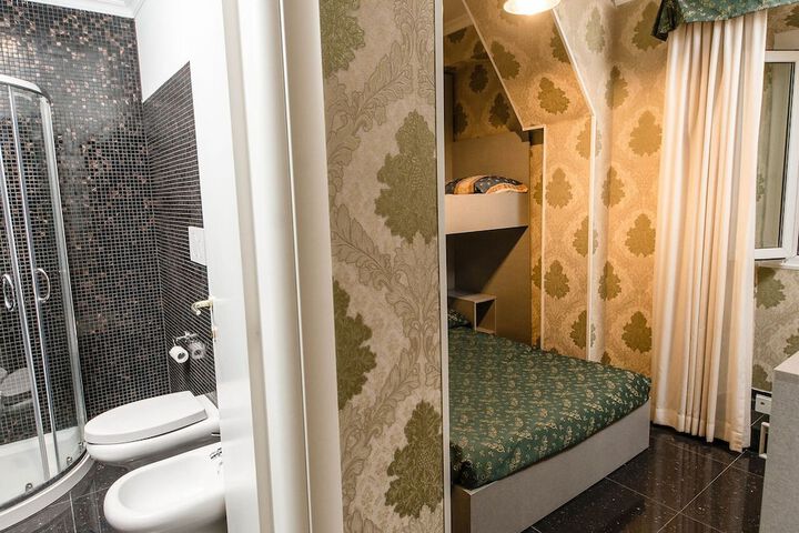 Room 29 of 35