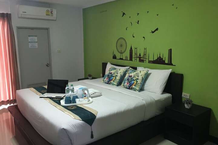 Room 12 of 33