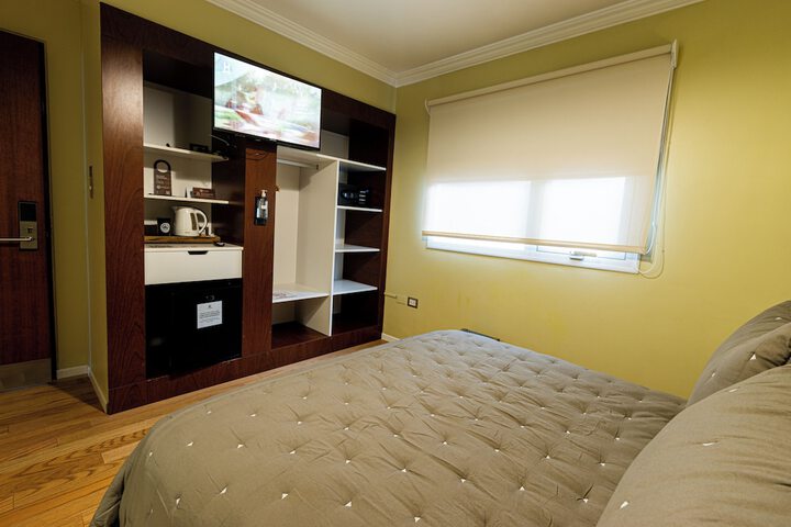 Room 28 of 90