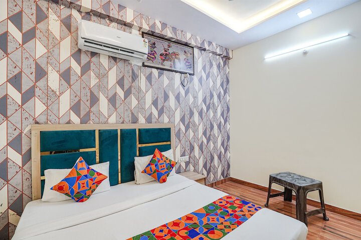 Room 9 of 26