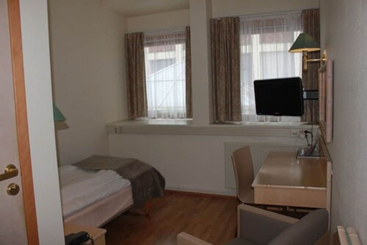 Room 4 of 34