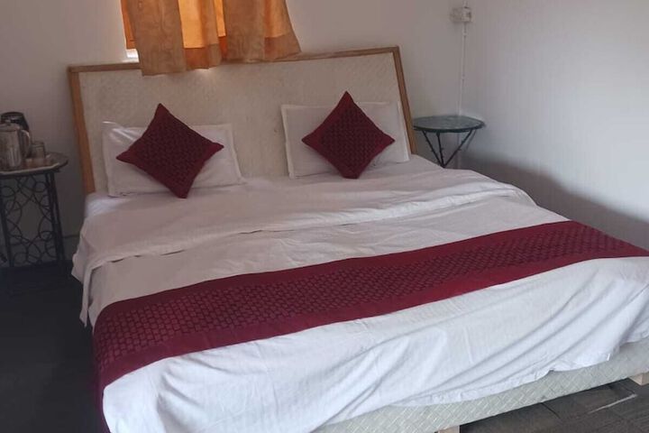 Room 6 of 33