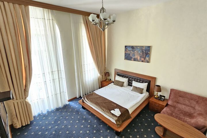 Port Hotel