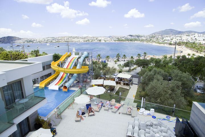 Hotel with Pool