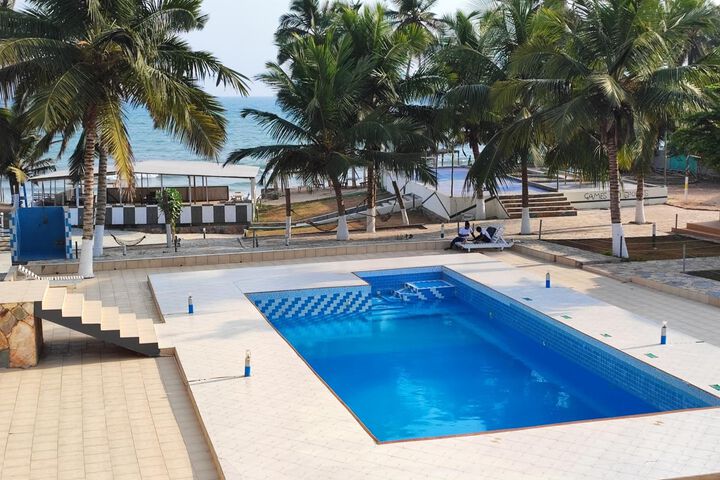 Pool 51 of 106