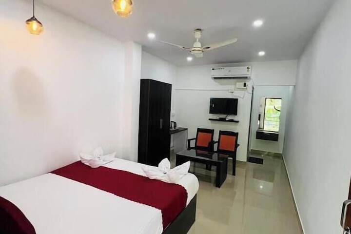 Room 9 of 26