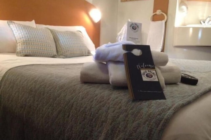 Room 9 of 32