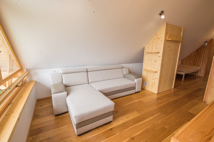 Room 9 of 34