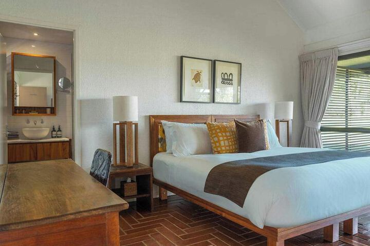 Room 7 of 28