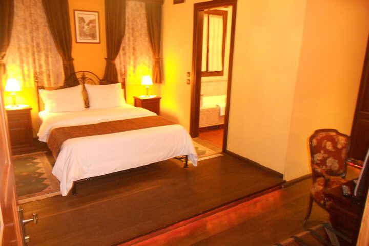 Room 15 of 34