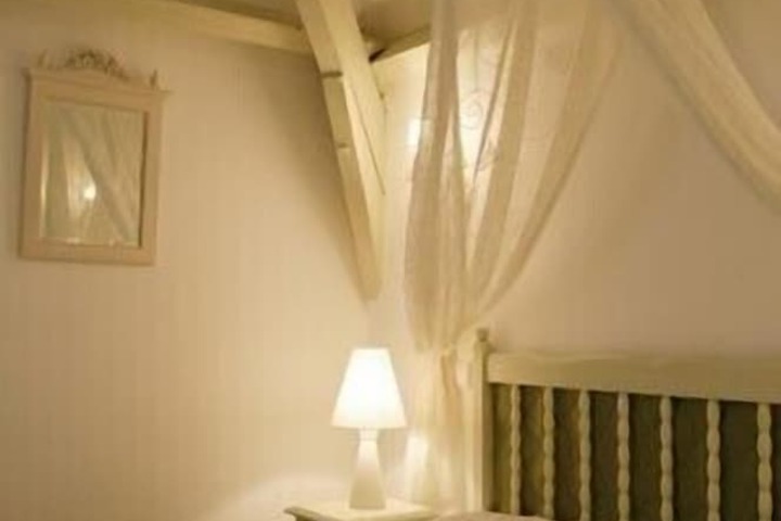 Room 8 of 34